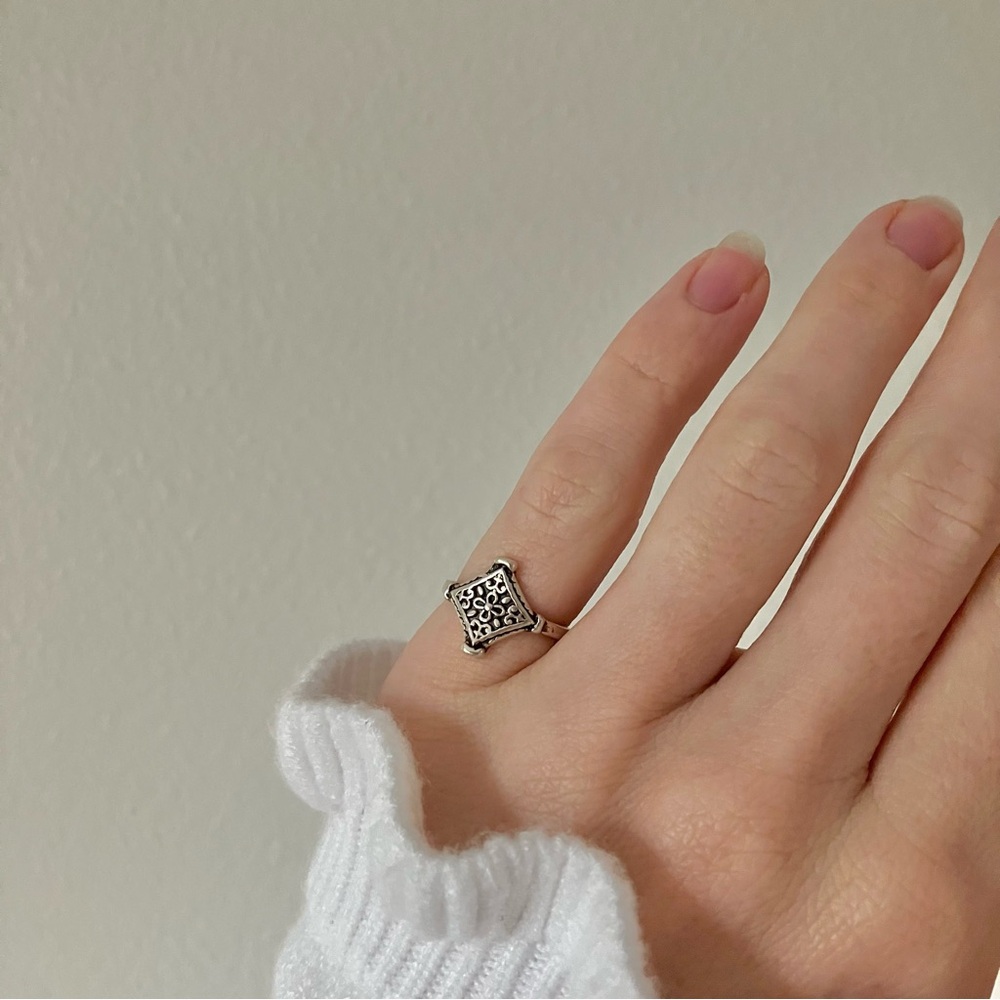 Elegant Silver Filigree Ring - Picture 12 of 12